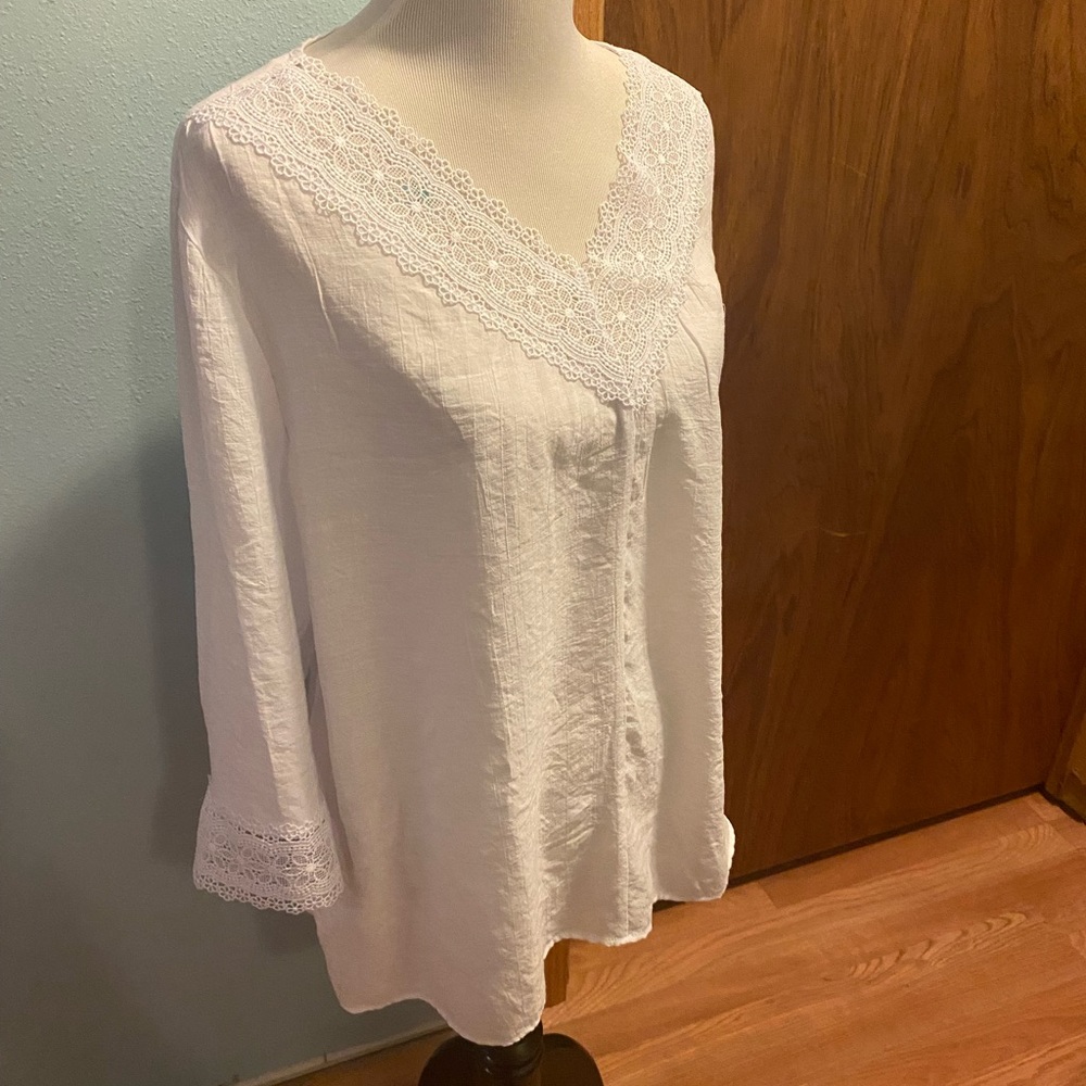 White top with lace V-neck. Size XXL. $15